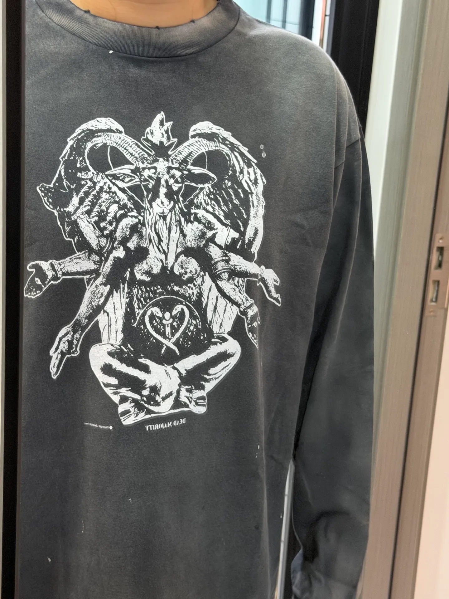 SAINT Mxxxxxx LS TEE/HEAVY WEIGHT/BLK sheep head devil distressed long sleeves, washed black S-XL 25 autumn and winter latest style, cylindrical side seam fabric, heavy wash water, faded and distressed, top printing technology, distressed crack treatment, correct version, original consistent main mark/washed mark/little angel anti-counterfeiting mark, hand-splashed ink graffiti, wormhole wear, top purchasing agent level